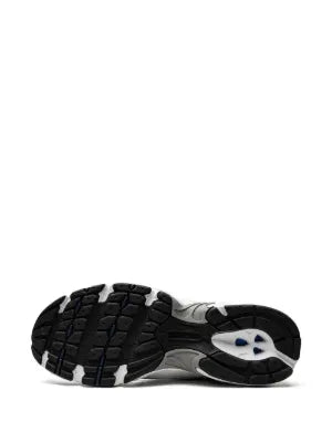 New Balanccee. 530 White Navy Semi UA