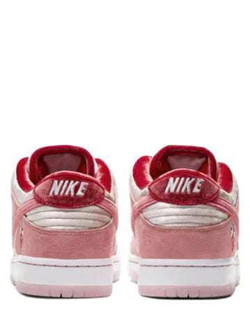 NIK SB DUNK LOW STRANGE LOVE