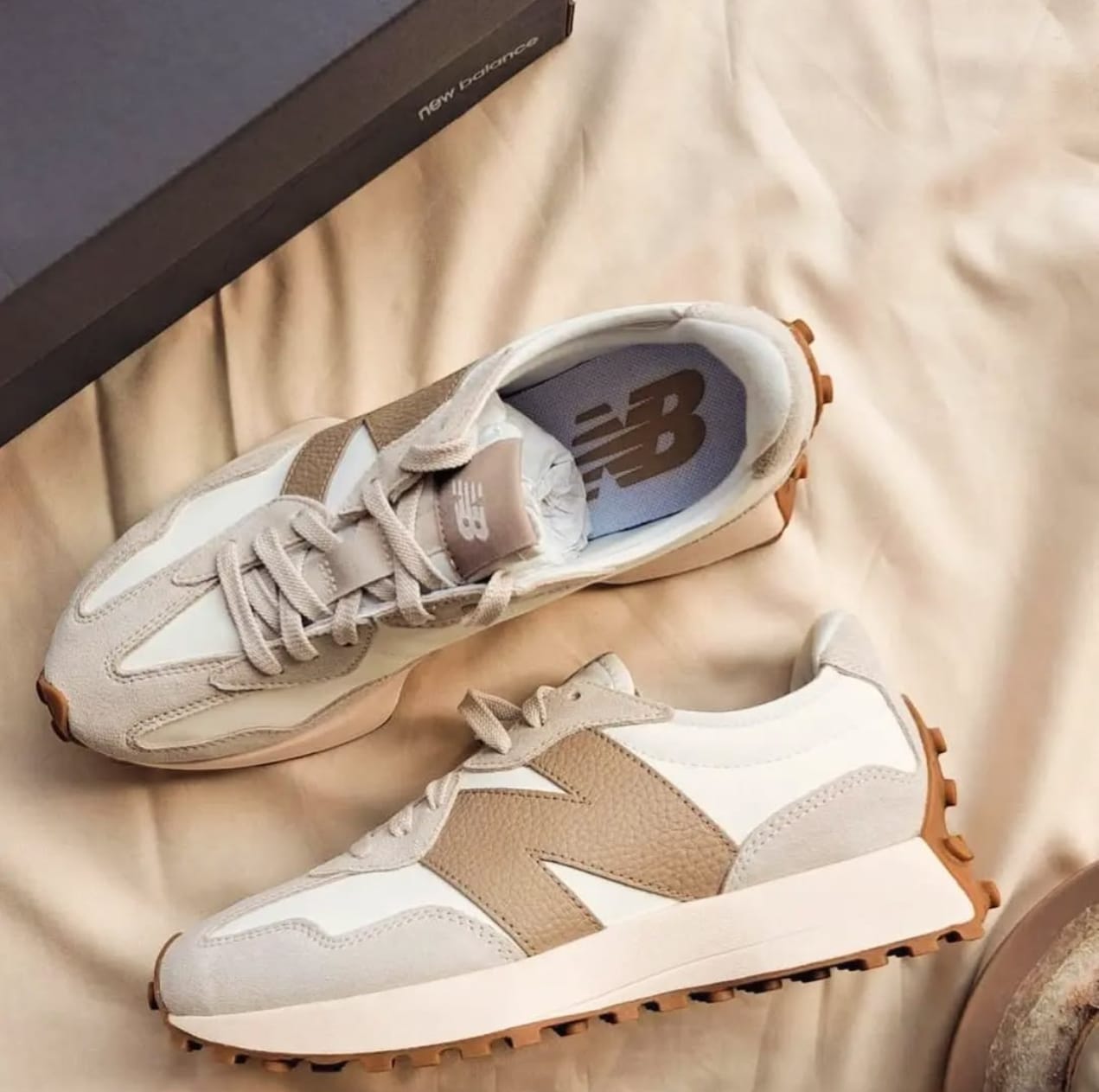 New Balance 327 Moonbeam Driftwood