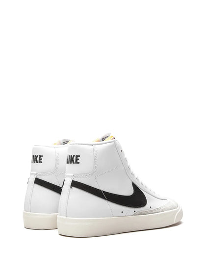 Nik ee blazer vintage white black