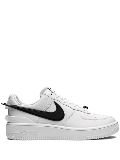 NIK.E AIRFORCE 1 LOW SUPREME WHITE BLACK