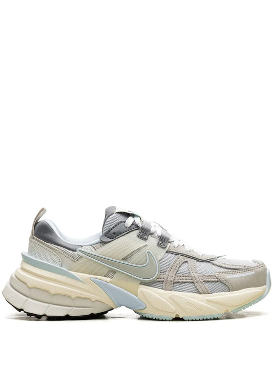 NIKE V2K LIGHT BONE METALLIC PLATINUM