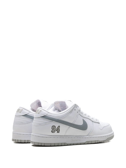 Supreme x Nikee SB Dunk Low White Grey
