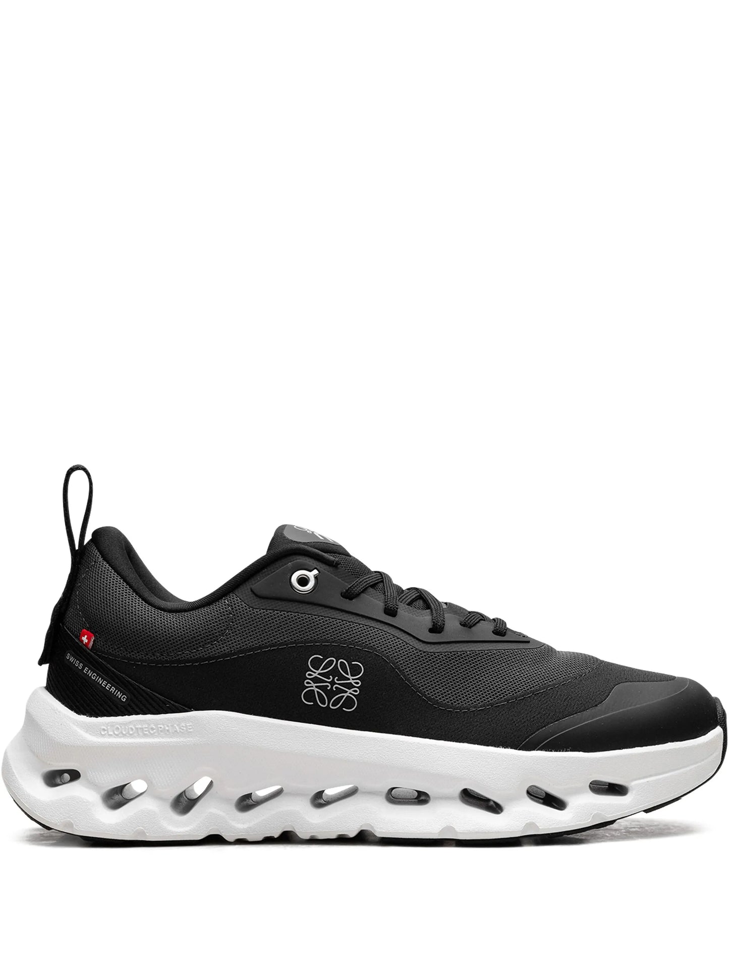 Loewe X on cloud Tilt black white