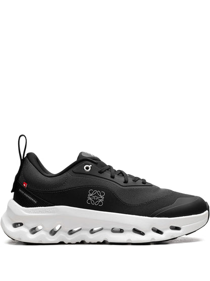 Loewe X on cloud Tilt black white