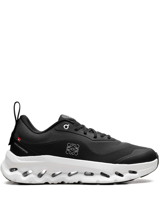 Loewe X on cloud Tilt black white