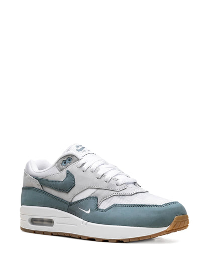 Nik.e airmax 1 swoosh low poly 224