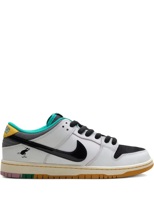 NIK.E sb dunk low pro x csef white and black