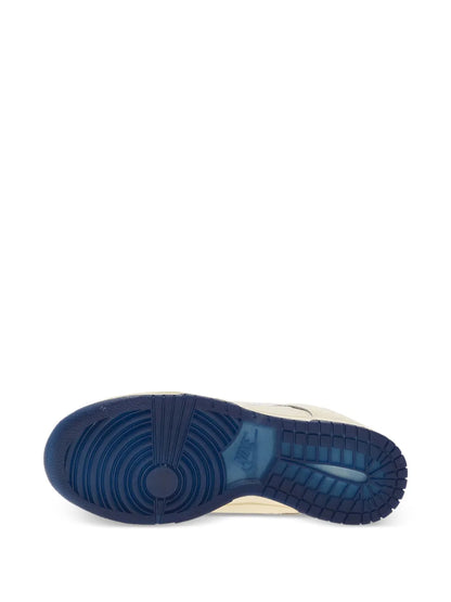 NIK.E DUNK LOW METALLIC JEWEL SWOOSH