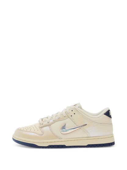 NIK.E DUNK LOW METALLIC JEWEL SWOOSH
