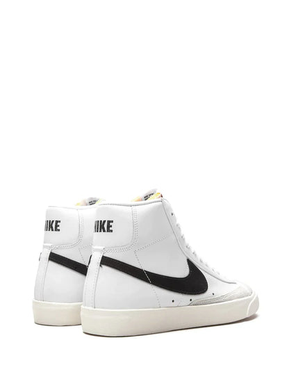 nikee blazer mid 77 vintage white black