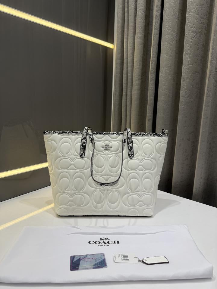 COACH WHITE TOTE PREMIUM BAG SNAKESKIN PRINT