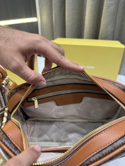 MICHAE.L KORS WHITE MAEVE LARGE POCKET PREMIUM CROSSBODY BAG WITH OG BOX