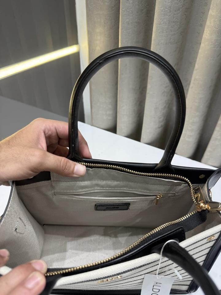 ALD.O WHITEBLACK TRIM PREMIUM HAND BAG WITH EXTRA POUCH & OG BOX PACKING