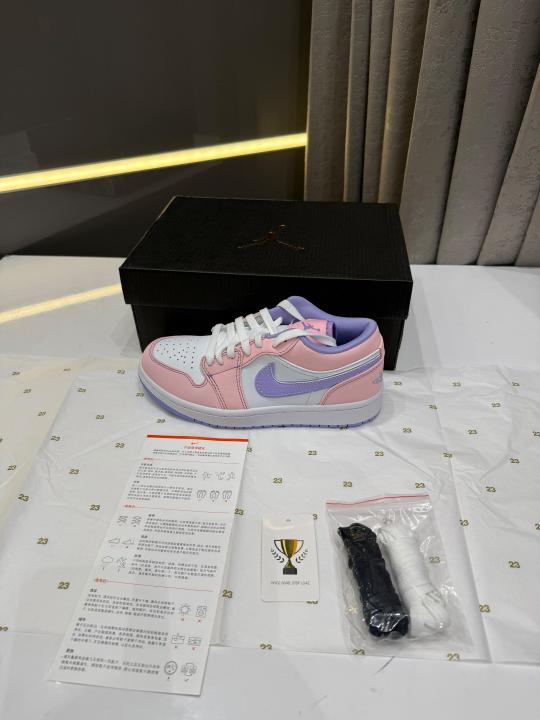 NIIKE AIR JORDAN 1 LOW ARCTIC PUNCH PINK