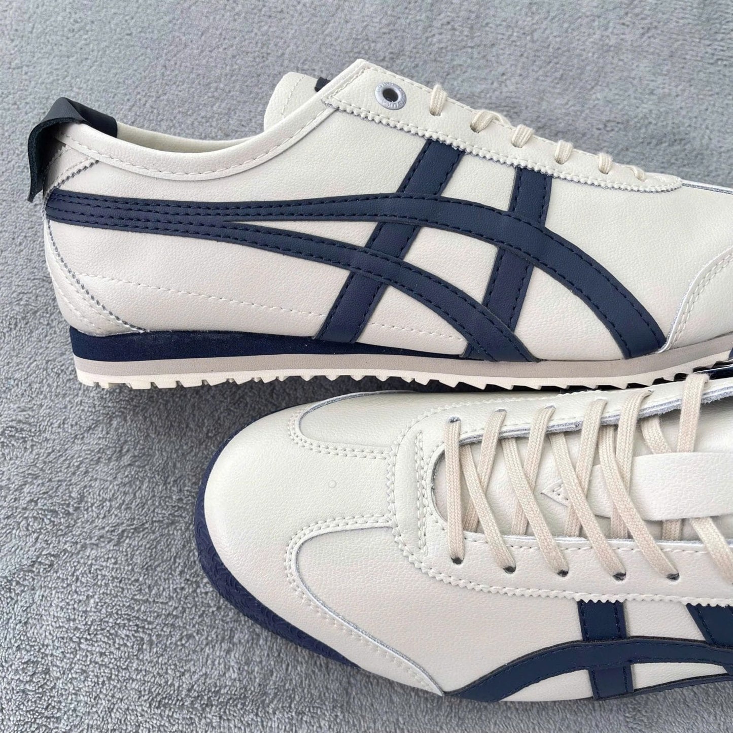 Onitsukaa Tiger Mexico 66 SD Birch Peacoat