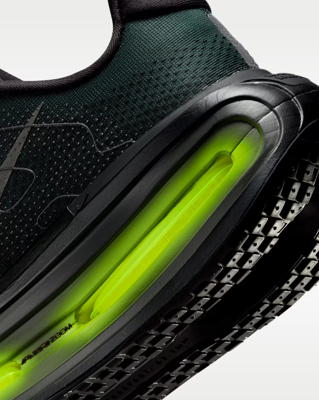 Nikke Vomero Premium Black Volt Green  Semi UA