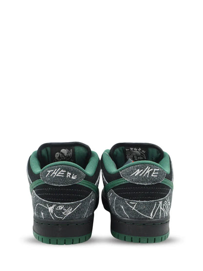 Nikee SB Dunk Low There Skateboard