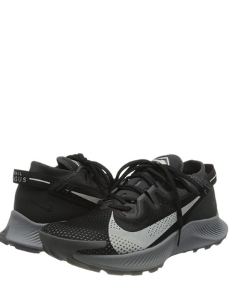 Nikee zoom trail shoes