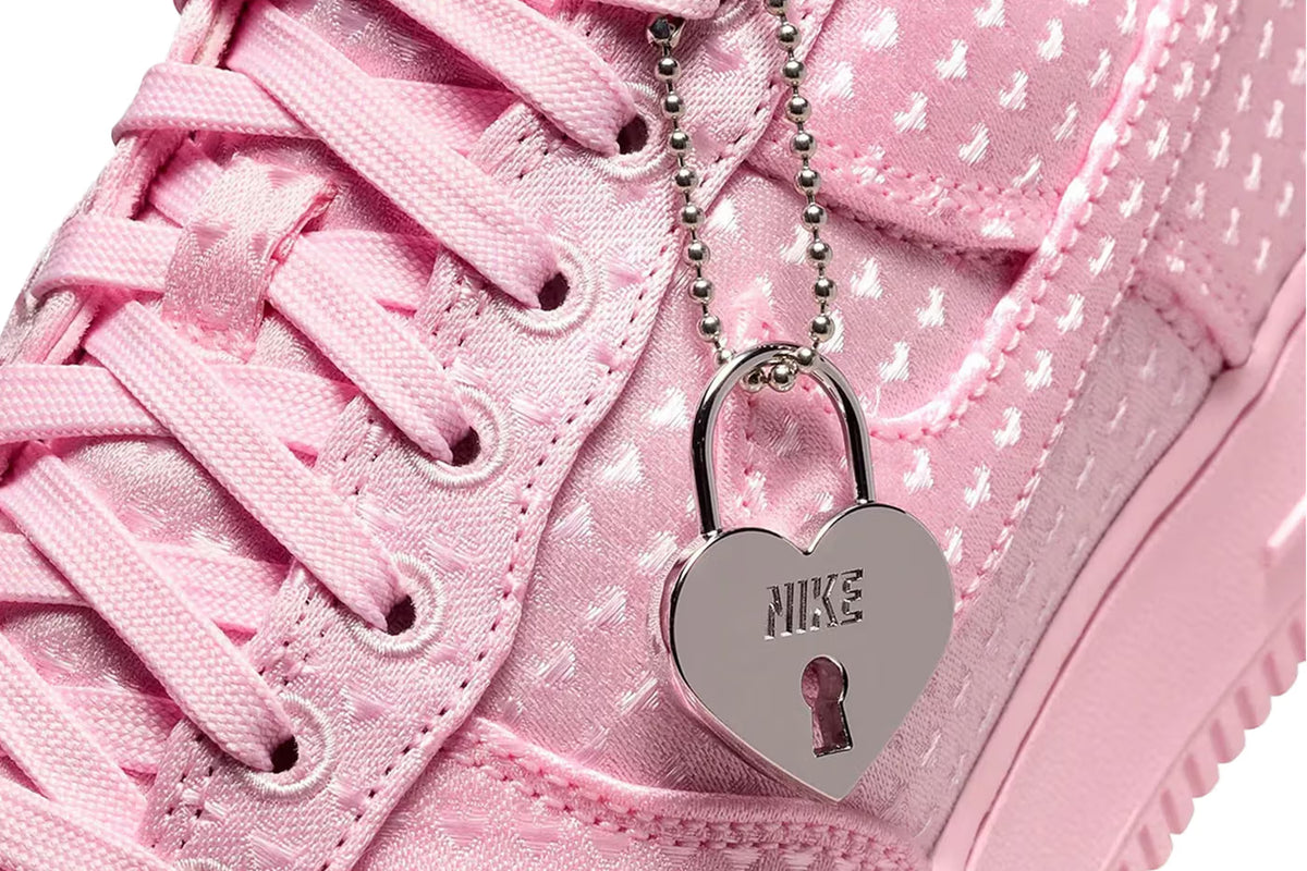 NIIKE AIRFORCE 1 LOW VALENTINES DAY PINK FOAM